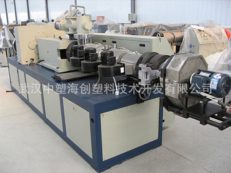 Conical twin screw extruder